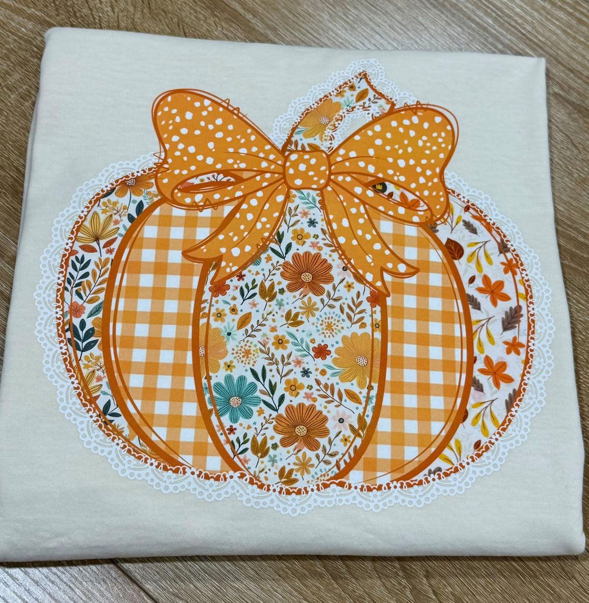Lace Pumpkin - Tee
