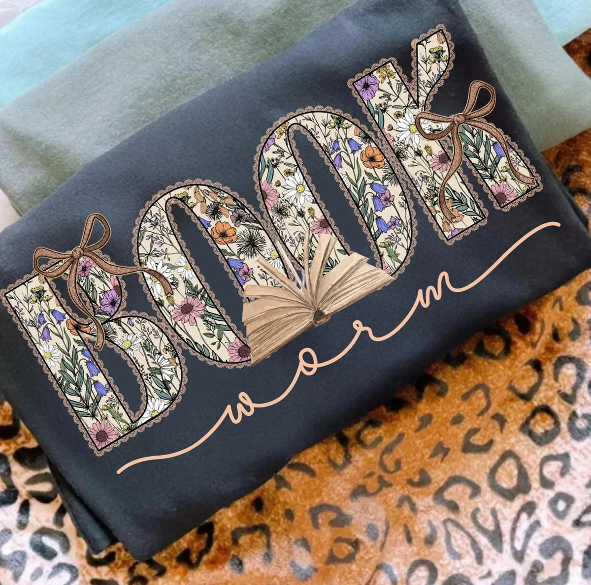 Bookworm - Tee
